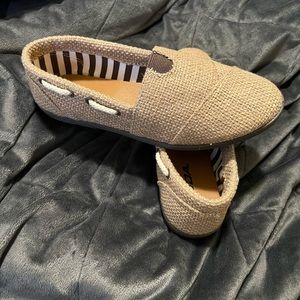 Tan Burlap Shoes, New Without Tags